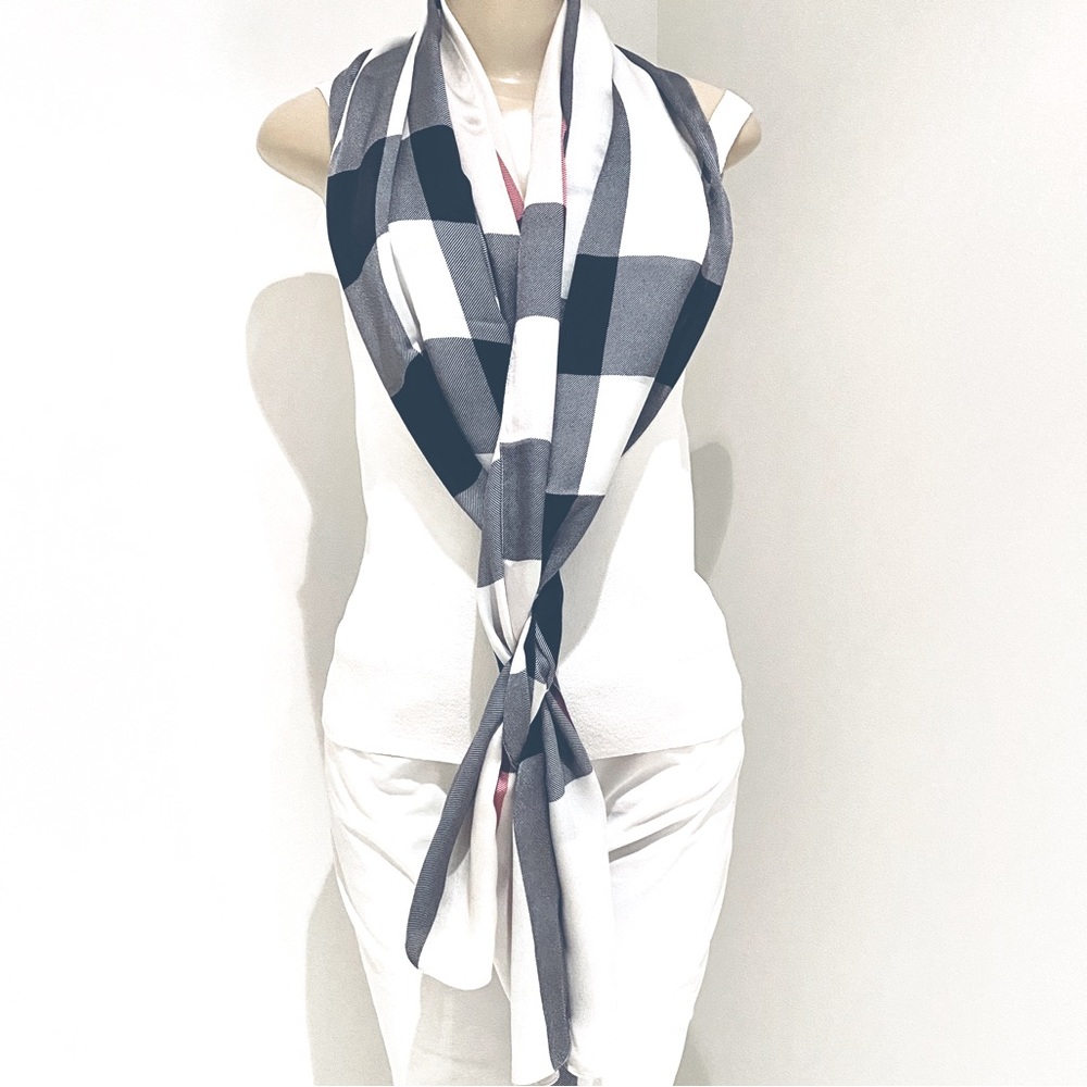Burberry Brit Silk Check Stole / Scarf Rectangular. - Picture 4 of 11